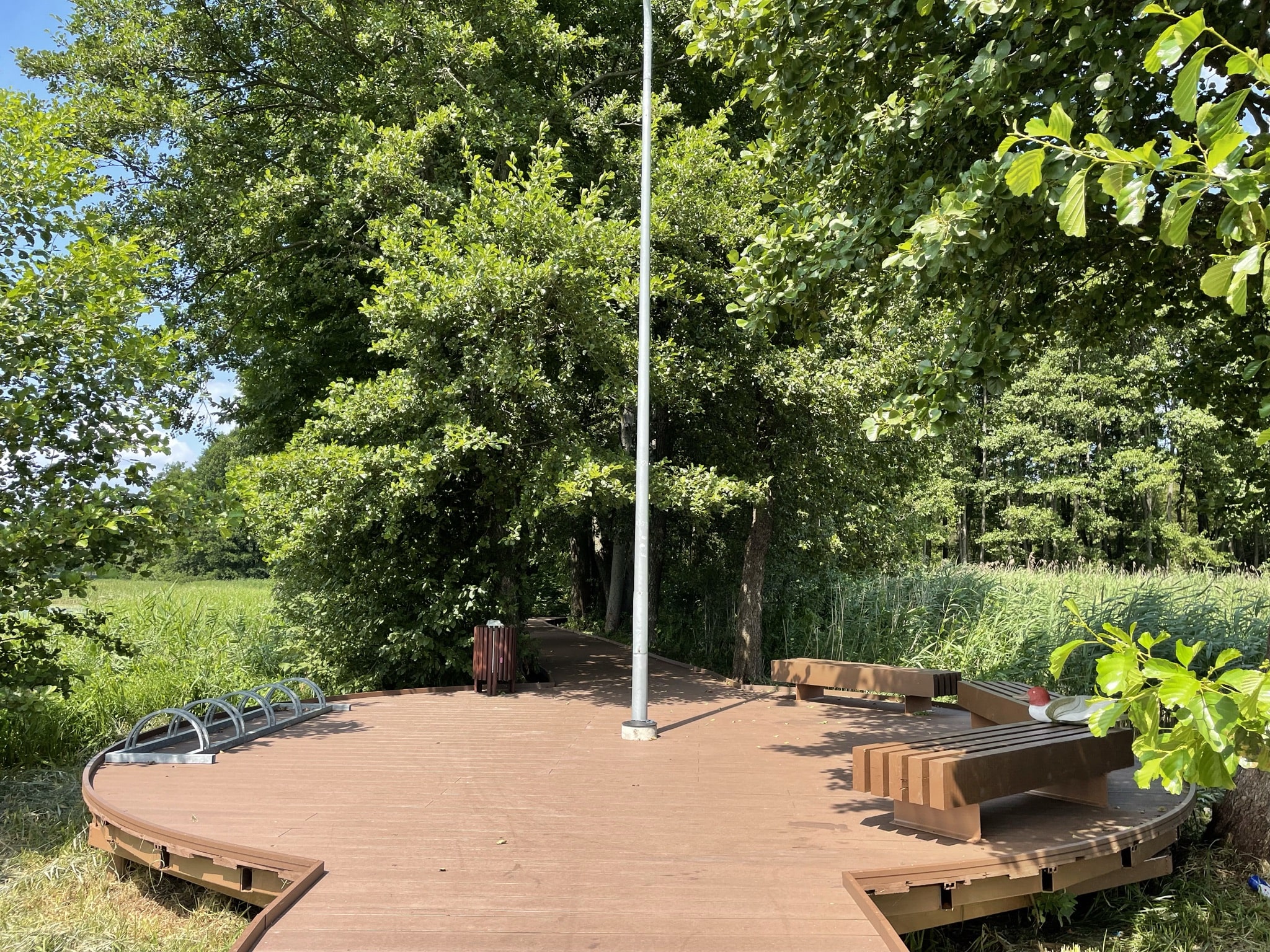 Veisiejų miesto parko pėsčiųjų – dviračių lentinio takas